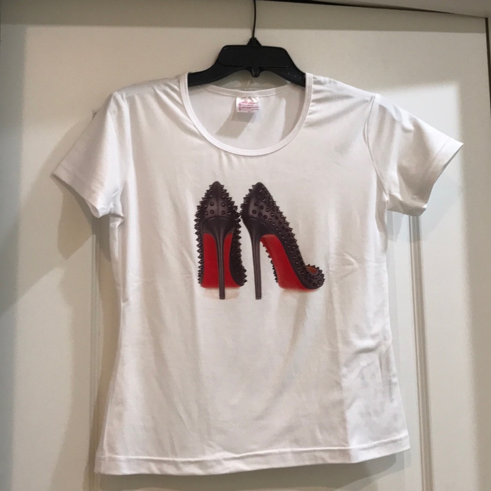 White super soft Top. Size Medium